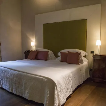 La Contessa, On The Pure & Green Hills Of